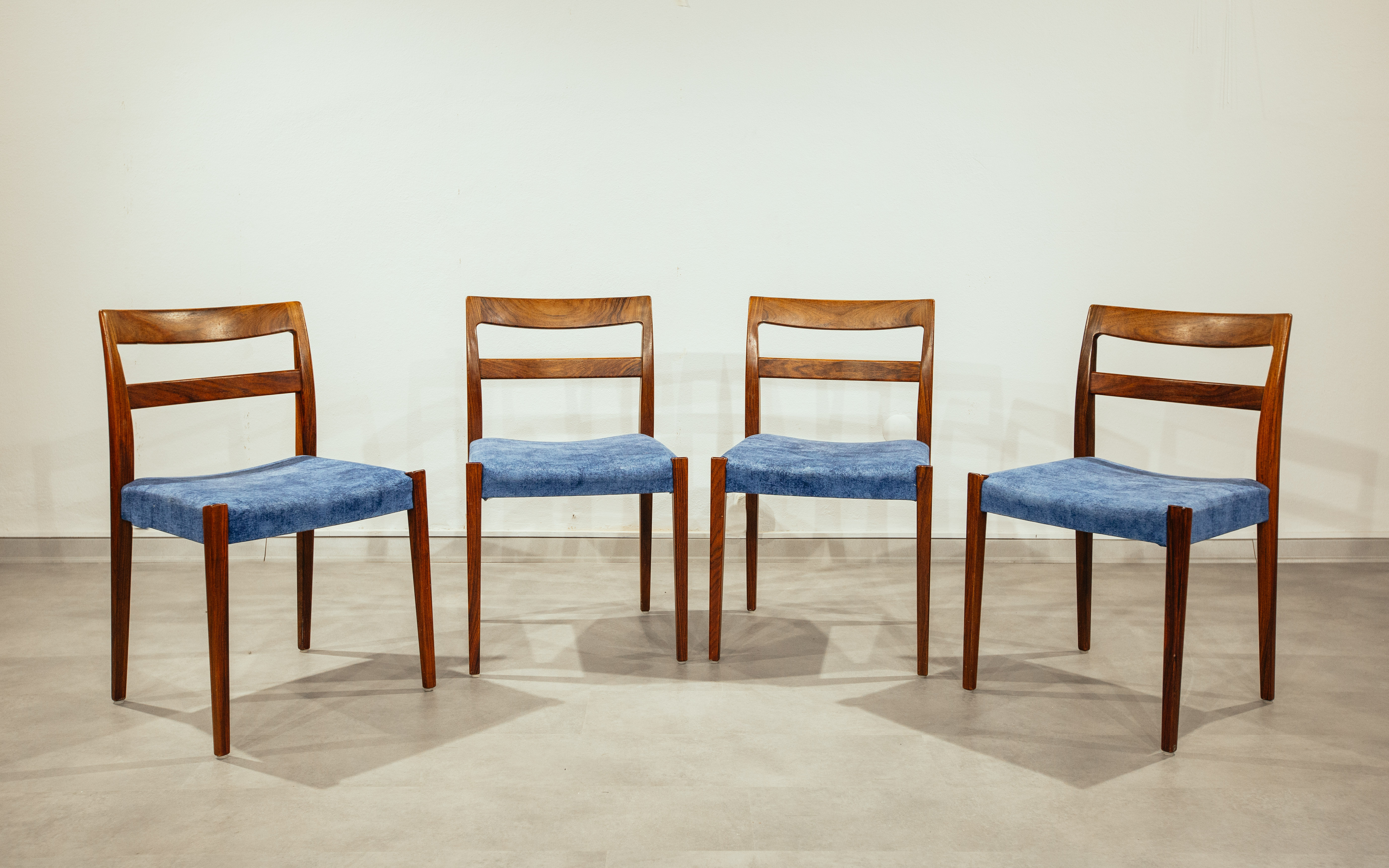 Troeds chairs (4 Pieces)